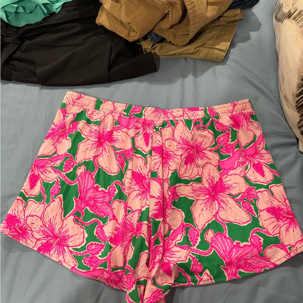 Lilly Pulitzer Pink and Green Floral Shorts size L - Picture 3 of 3